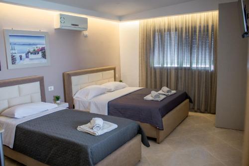 Deluxe Family Room image 9