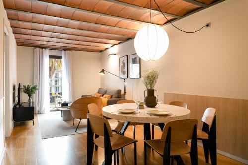 B&B Barcelona - Aspasios Las Ramblas Apartments - Bed and Breakfast Barcelona