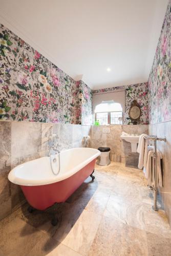 Hever Castle Luxury Bed and Breakfast in Hever