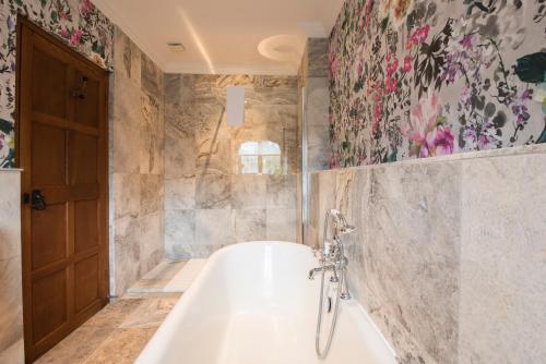 Hever Castle Luxury Bed and Breakfast in Hever