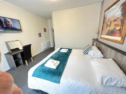 The Port Hotel - image 7