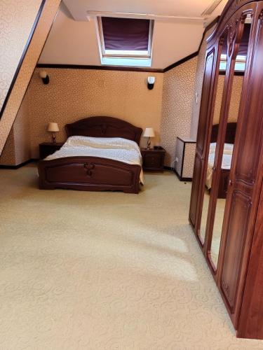 Hotel Carol - image 8