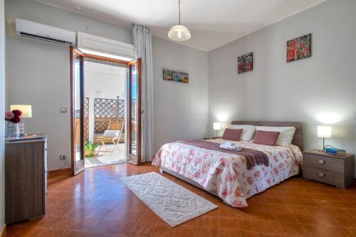 Lungomare Garibaldi - Attico a due passi dal mare