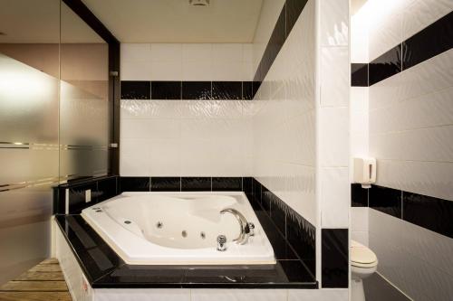 唯爱经典汽车旅馆 唯爱经典汽车旅馆