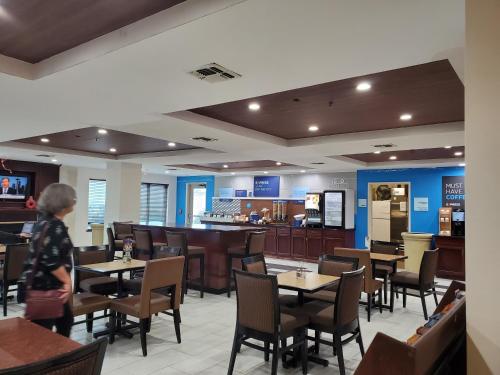 Holiday Inn Express San Antonio Sea World By IHG - 식음료(F&B)