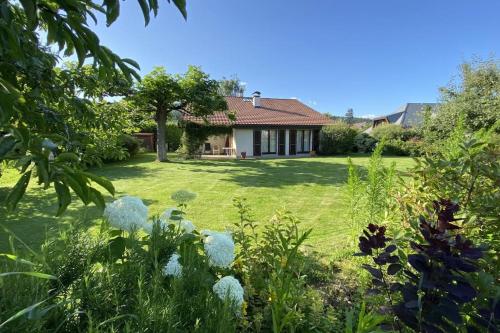  Lovely house in a quiet place, Pension in Bôle bei Lully