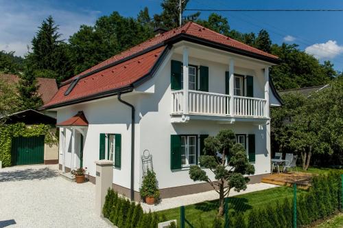 Ferienhaus Kleine Gartenvilla in Pörtschach am Wörthersee, Österreich