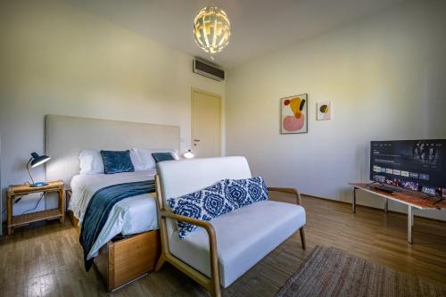 YiD Penthouse on Florence River with parking