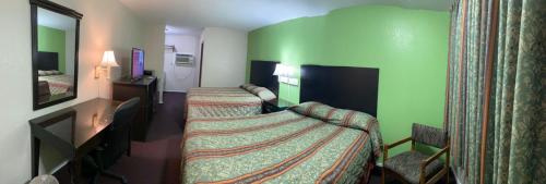 2 queen beds