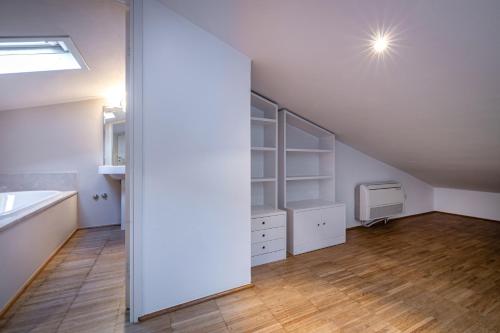 YiD Penthouse on Florence River with parking