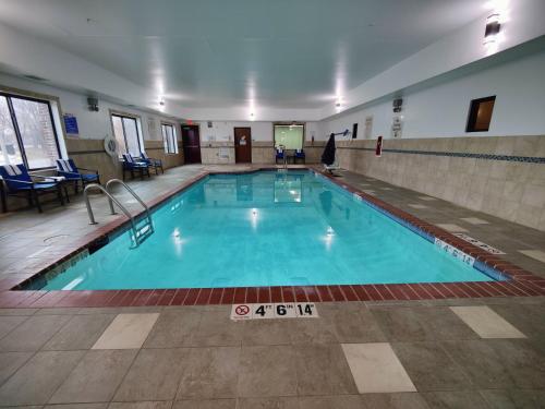 游泳池, 錫達福爾斯滑鐵盧快捷假日酒店 (Holiday Inn Express Waterloo-Cedar Falls) in 愛荷華州滑鐵盧 (IA)