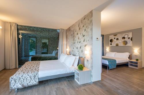 Villa Costanza- private seasonal warm pool, steam room, sauna-Bellagio Village Residence