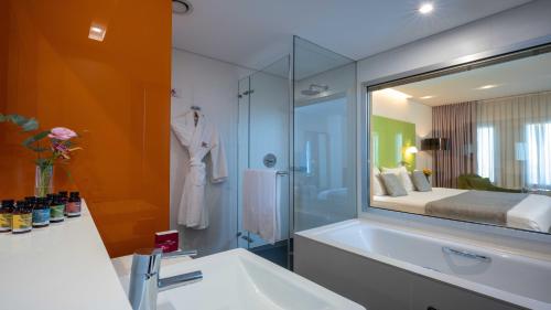 room detail thumbnail 2
