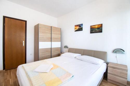 Apartments Crljenko - image 10