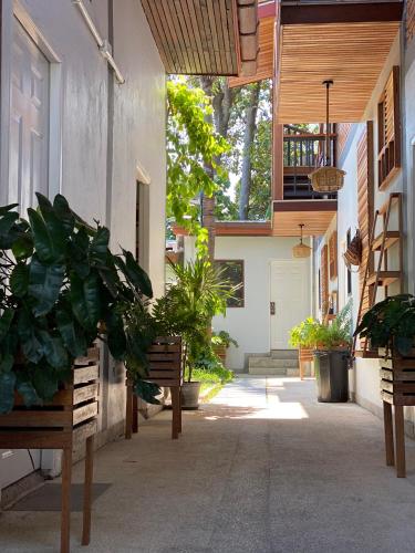 The Reef Hotel & Studios - Tap to explore photos