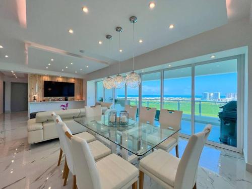 Luxury 3BR Apartment Cancun WiFi, Tvs, BBQ.