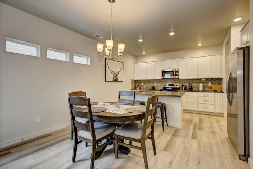 Hygee House Brand New Construction near Ford Idaho Center and I-84! Plush and lavish furniture, warm tones to off-set the new stainless appliances, play PingPong in the garage or basketball at the neighborhood park