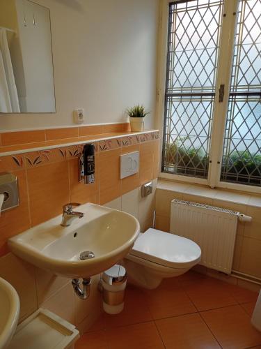 Quadruple Room with Private External Bathroom image 10