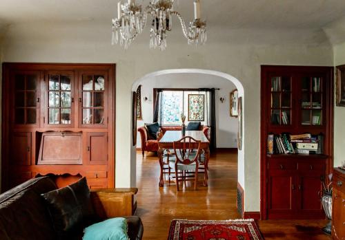 Beautiful, Historic Family Home near Lake Merritt