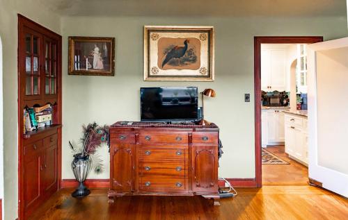 Beautiful, Historic Family Home near Lake Merritt