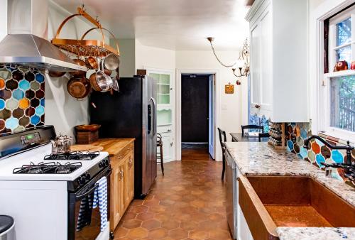 Beautiful, Historic Family Home near Lake Merritt