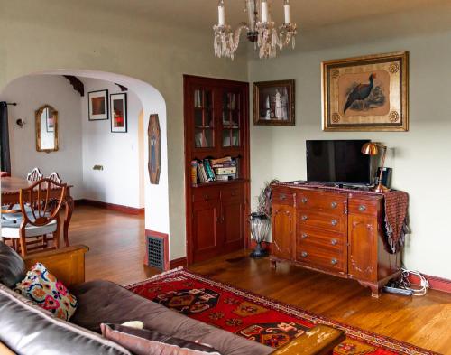 Beautiful, Historic Family Home near Lake Merritt