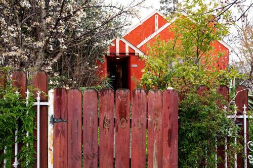 Beautiful, Historic Family Home near Lake Merritt