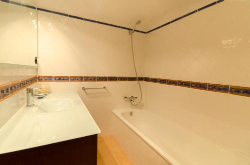 Villa with Sea View image 4