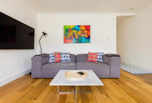 Cool, Quiet Notting Hill 2 BED APT