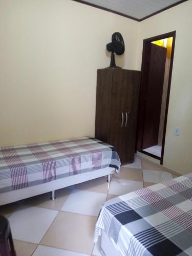 2 twin beds