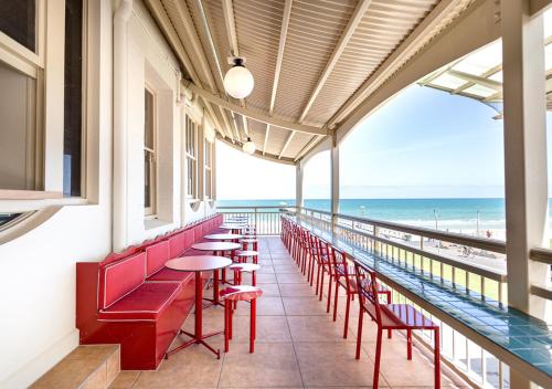 Henley Beachfront Luxury Home With Private Pool, Spa And Sauna!