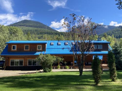 . Cougar Mountain Lodge B&B