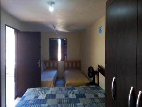 1 double bed, 2 twin beds
