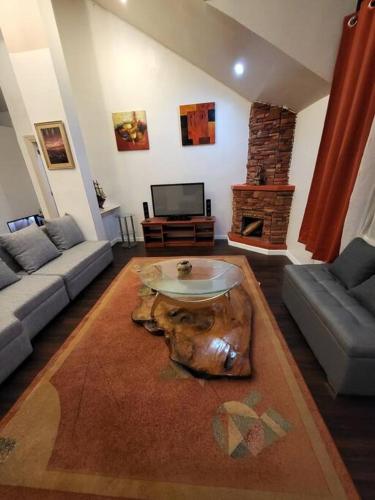 The Penthouse in Camp John Hay- with view