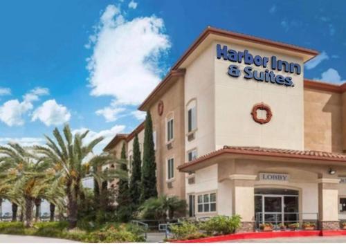 Days Inn & Suites by Wyndham Anaheim Resort