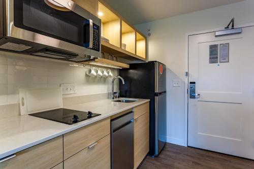 TownePlace Suites by Marriott Raleigh - University Area - image 5