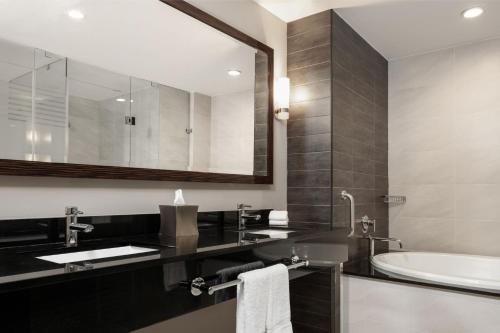 439251120 Marriott Panama Hotel - Albrook