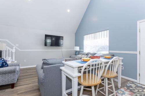 *4BR 2BA N Shore Hidden Retreat* in Roscommon, USA