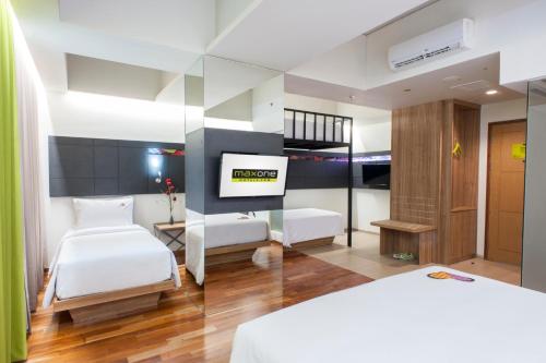 MaxOneHotels.com@Dharmahusada - Surabaya near DEPOT CHRISTINE