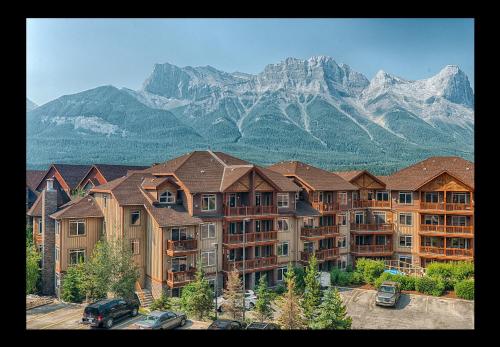 Falcon Crest Lodge by CLIQUE - Hotel - Canmore