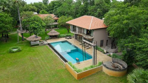 Serene Garden Residence - Private Luxury Modern Style 6 Bedrooms Pool Garden Villa, Siem Reap