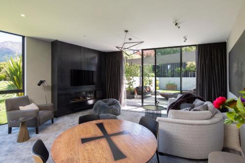 Ivy Box Art Gallery Apartment - image 5