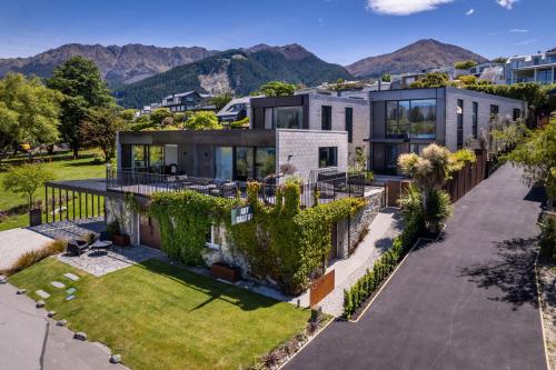 Ivy Box Art Gallery Apartment - image 6