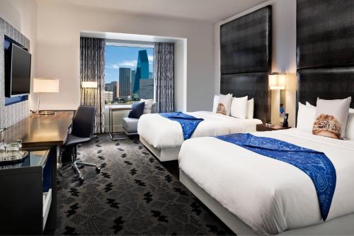 2 queen beds