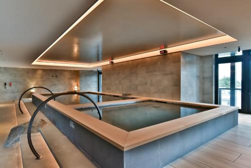 Hot tub, Four Points by Sheraton Taipei Bali in Bali District