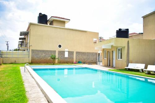 สระว่ายน้ำ, Havan Furnished Apartments-Milimani N8 in นากูรู่