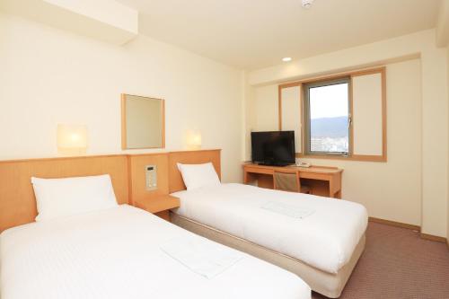 Twin Room - Non-Smoking image 2