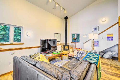 Dreamy Waterfront Studio with Hood Canal Views thumb 3
