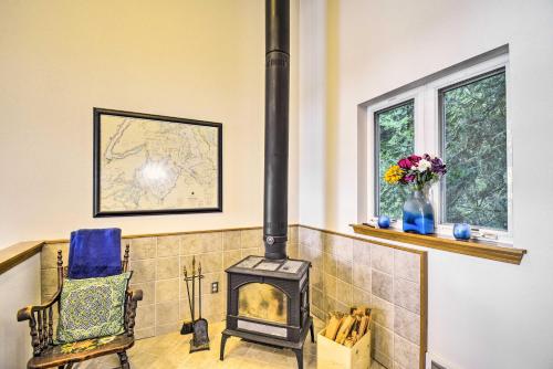 Dreamy Waterfront Studio with Hood Canal Views detail
