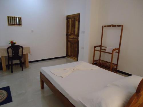 Standard Single Room with Fan image 3